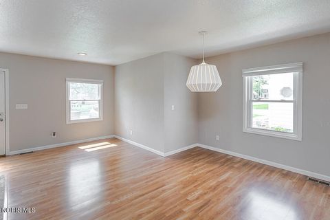 Tiny photo for 812 W College Avenue, Woodville, OH 43469 (MLS # 10006755)