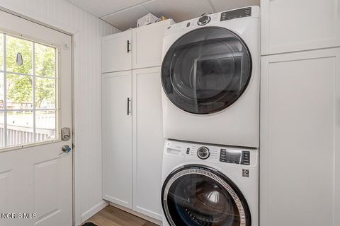 Tiny photo for 812 W College Avenue, Woodville, OH 43469 (MLS # 10006755)