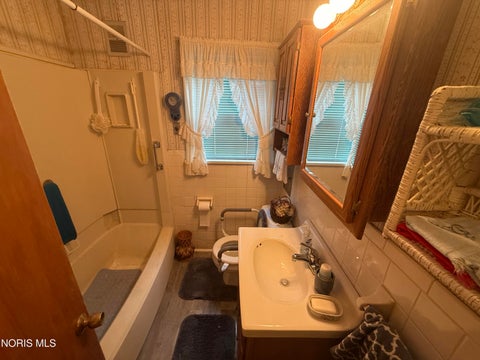 Tiny photo for 1943 Glencairn Avenue, Toledo, OH 43614 (MLS # 10012117)