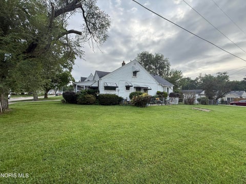 Tiny photo for 1943 Glencairn Avenue, Toledo, OH 43614 (MLS # 10012117)