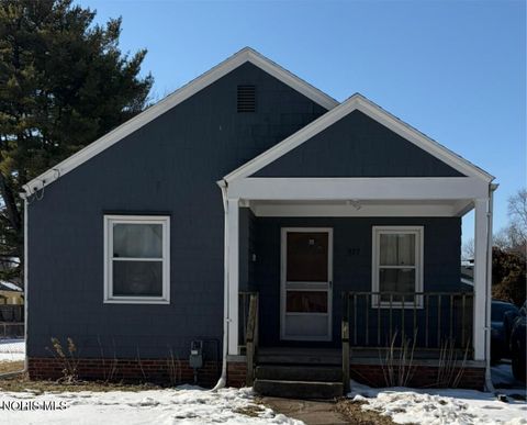 Photo of 923 Mackow Drive, Toledo, OH 43607 (MLS # 10004790)