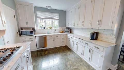 Tiny photo for 2908 River Road, Maumee, OH 43537 (MLS # 10011378)