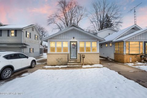 Photo of 5762 Steffens Avenue, Toledo, OH 43623 (MLS # 10002198)