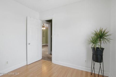 Tiny photo for 5762 Steffens Avenue, Toledo, OH 43623 (MLS # 10002198)