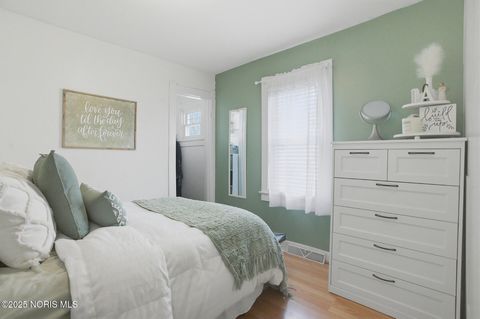 Tiny photo for 5762 Steffens Avenue, Toledo, OH 43623 (MLS # 10002198)