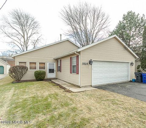 Photo of 5824 Semoff Drive, Toledo, OH 43613 (MLS # 10002940)