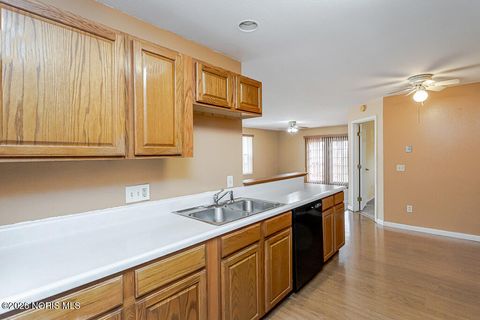 Tiny photo for 5824 Semoff Drive, Toledo, OH 43613 (MLS # 10002940)