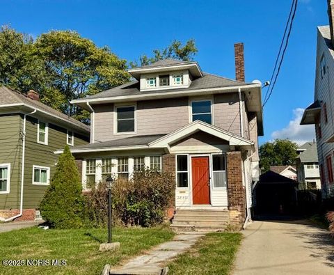 Tiny photo for 2840 Scottwood Avenue, Toledo, OH 43610 (MLS # 10002731)