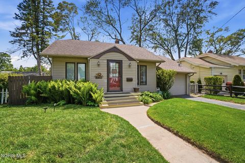Photo of 2355 Roseview Drive, Toledo, OH 43613 (MLS # 10008230)