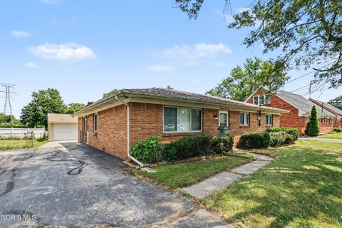 Photo of 5964 Merle Street, Toledo, OH 43623 (MLS # 10010929)