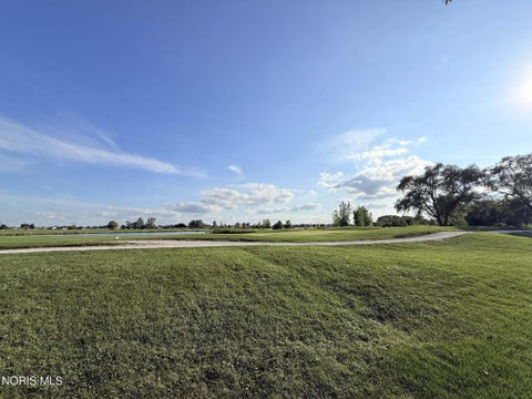 Tiny photo for 5432 Bayshore Road, Oregon, OH 43616 (MLS # 10012493)