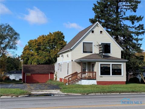 Photo of 741 N County Line Street, Fostoria, OH 44830 (MLS # 10003650)
