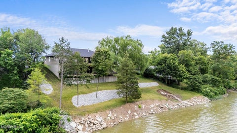 Tiny photo for 19588 W River Road, Bowling Green, OH 43402 (MLS # 10010147)