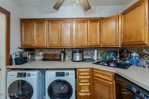 Tiny photo for 3692 Lakepointe Drive, Northwood, OH 43619 (MLS # 10006922)