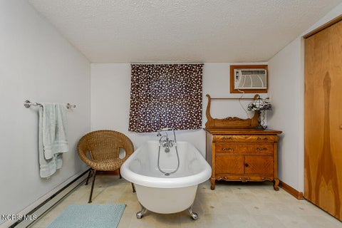 Tiny photo for 3547 Island Avenue, Toledo, OH 43614 (MLS # 10013884)