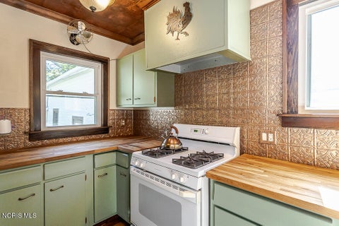 Tiny photo for 3547 Island Avenue, Toledo, OH 43614 (MLS # 10013884)