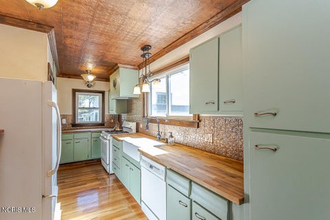 Tiny photo for 3547 Island Avenue, Toledo, OH 43614 (MLS # 10013884)