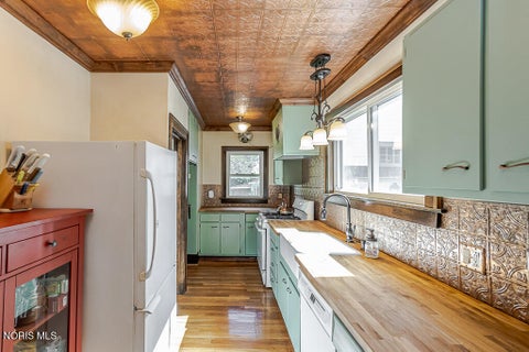 Tiny photo for 3547 Island Avenue, Toledo, OH 43614 (MLS # 10013884)