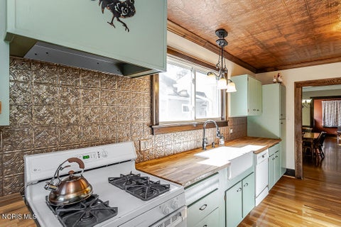 Tiny photo for 3547 Island Avenue, Toledo, OH 43614 (MLS # 10013884)