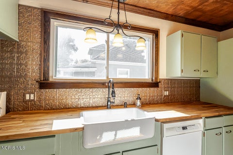 Tiny photo for 3547 Island Avenue, Toledo, OH 43614 (MLS # 10013884)