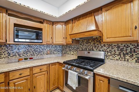 Tiny photo for 2403 Ragan Woods Drive, Toledo, OH 43614 (MLS # 10000688)