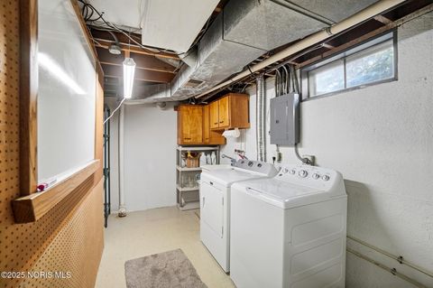 Tiny photo for 2403 Ragan Woods Drive, Toledo, OH 43614 (MLS # 10000688)