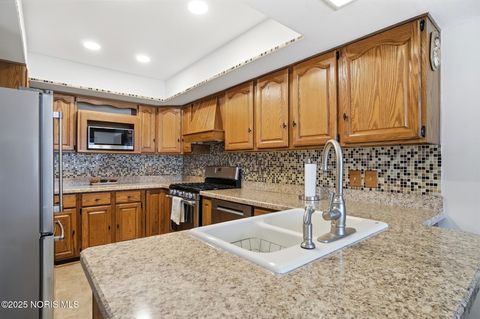 Tiny photo for 2403 Ragan Woods Drive, Toledo, OH 43614 (MLS # 10000688)