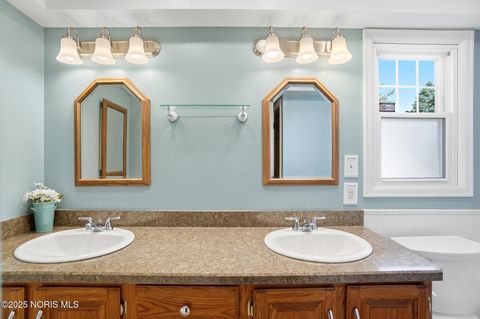 Tiny photo for 2403 Ragan Woods Drive, Toledo, OH 43614 (MLS # 10000688)