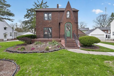 Photo of 1528 Glenbrook Drive, Toledo, OH 43614 (MLS # 10006126)