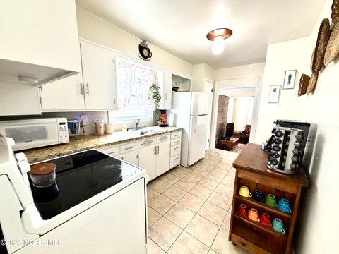 Tiny photo for 174 Hannum Avenue, Rossford, OH 43460 (MLS # 10003833)