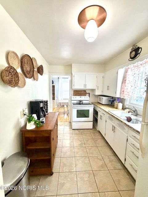 Tiny photo for 174 Hannum Avenue, Rossford, OH 43460 (MLS # 10003833)