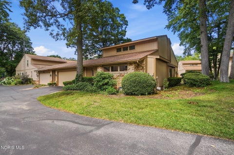 Photo of 2437 Parliament Square, Toledo, OH 43617 (MLS # 10009641)