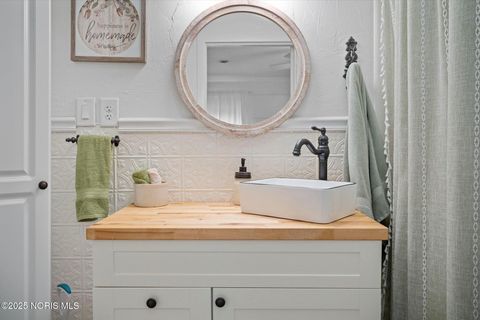 Tiny photo for 1642 Woodville Road, Millbury, OH 43447 (MLS # 10001631)