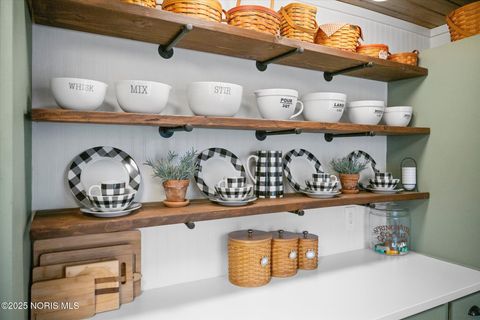 Tiny photo for 1642 Woodville Road, Millbury, OH 43447 (MLS # 10001631)