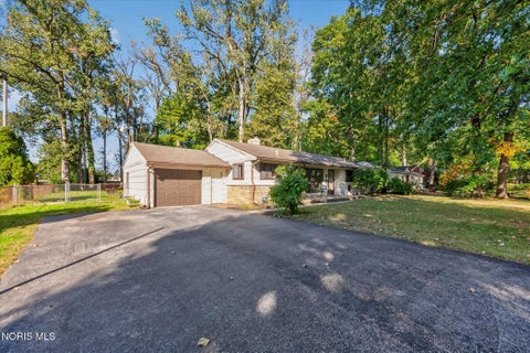 Tiny photo for 5035 Fairgreen Drive, Toledo, OH 43613 (MLS # 10014475)