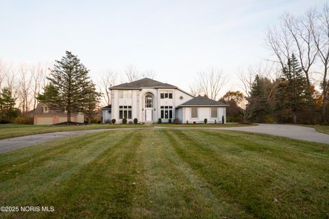 Photo of 3423 Stonebrooke Lane, Maumee, OH 43537 (MLS # 10001741)