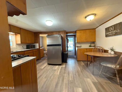 Tiny photo for 114 E Perry Street, Walbridge, OH 43465 (MLS # 10004738)