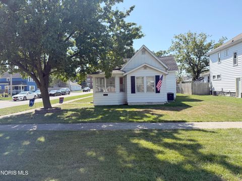 Photo of 114 E Perry Street, Walbridge, OH 43465 (MLS # 10004738)