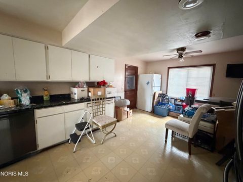 Tiny photo for 142 Van Buren Avenue, Toledo, OH 43605 (MLS # 10005827)