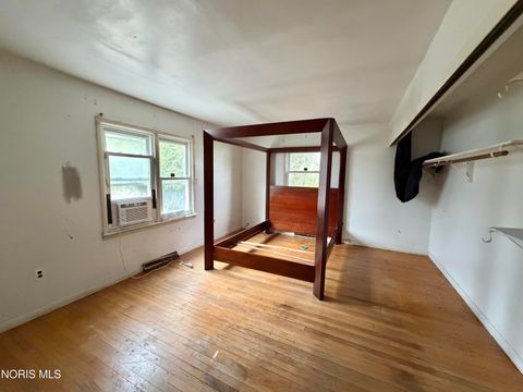 Tiny photo for 142 Van Buren Avenue, Toledo, OH 43605 (MLS # 10005827)