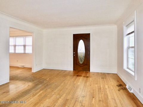 Tiny photo for 577 Dover Place, Toledo, OH 43605 (MLS # 10002507)