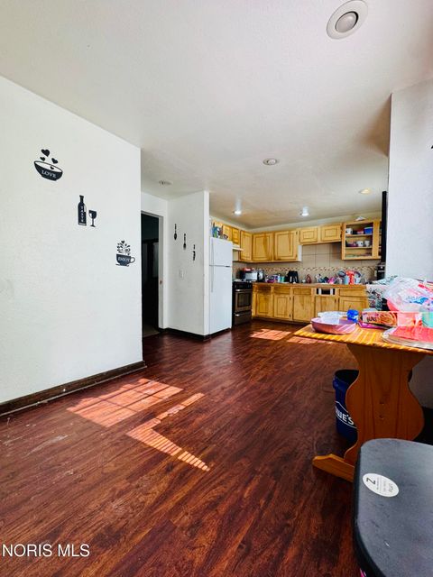 Tiny photo for 842 Nesslewood Avenue, Toledo, OH 43610 (MLS # 10007830)