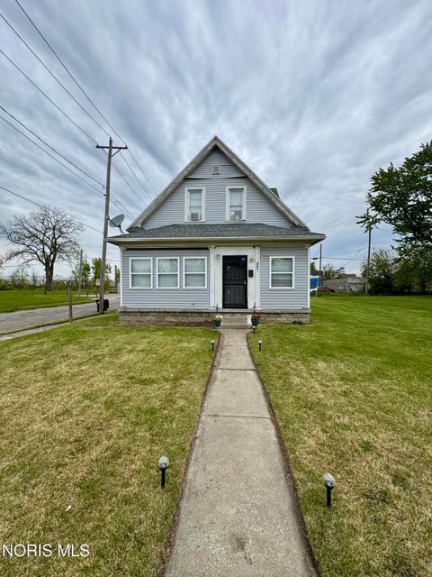 Photo of 842 Nesslewood Avenue, Toledo, OH 43610 (MLS # 10007830)