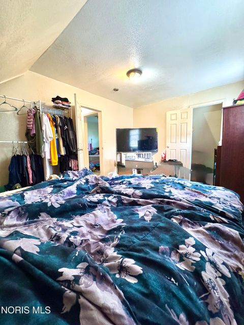 Tiny photo for 842 Nesslewood Avenue, Toledo, OH 43610 (MLS # 10007830)