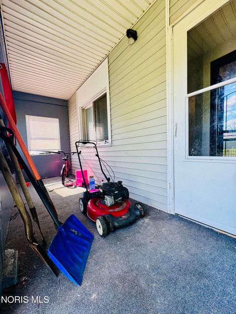 Tiny photo for 842 Nesslewood Avenue, Toledo, OH 43610 (MLS # 10007830)