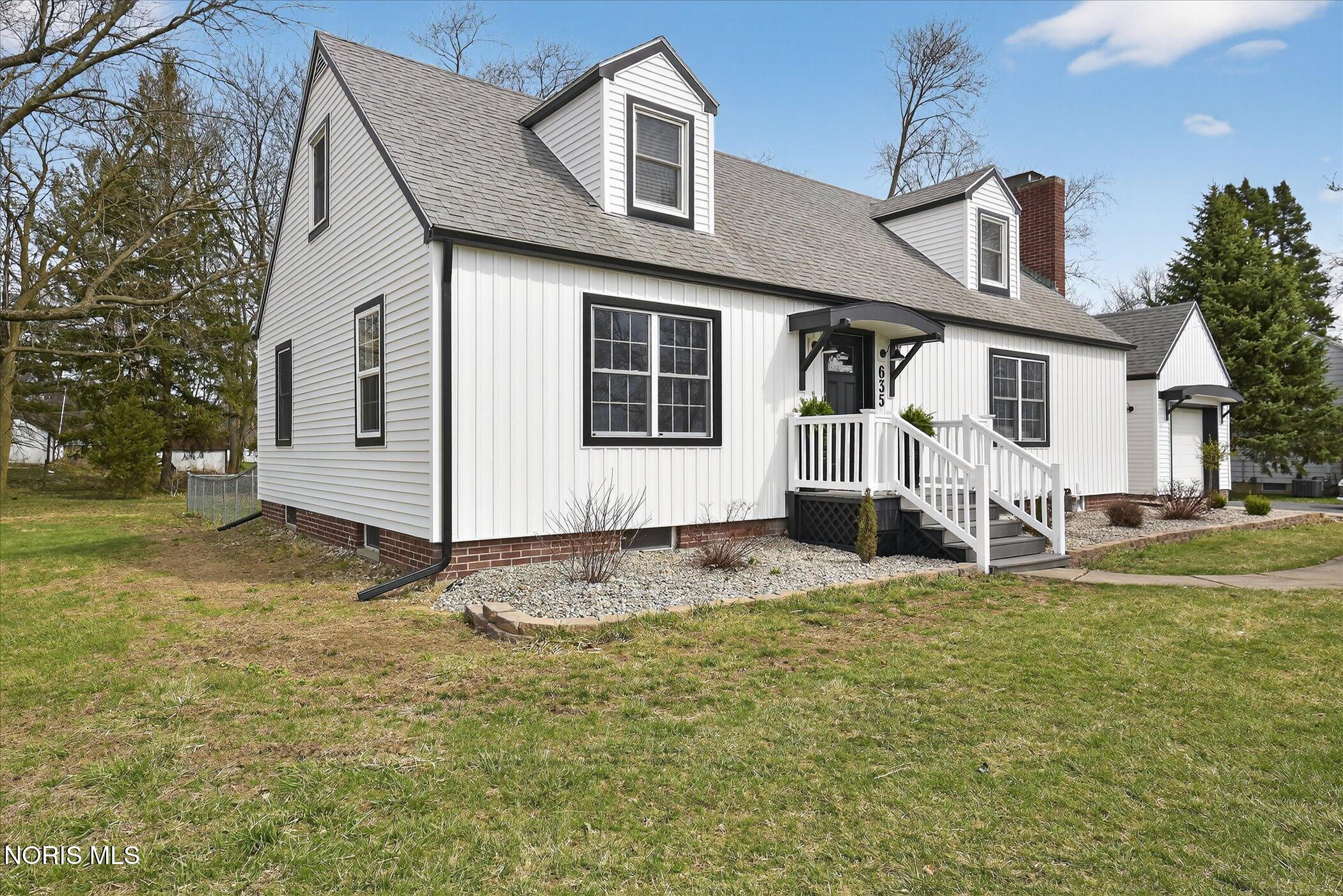 635 E Leggett Street