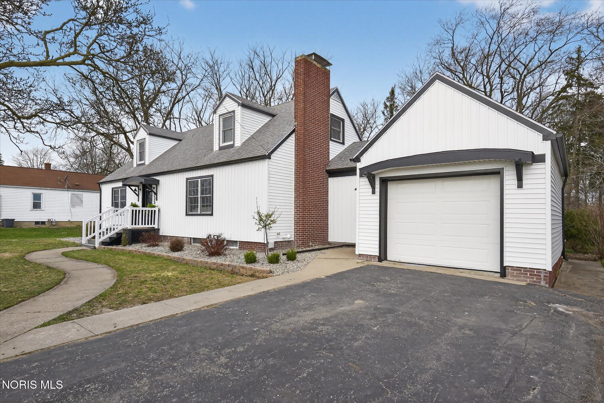 635 E Leggett Street