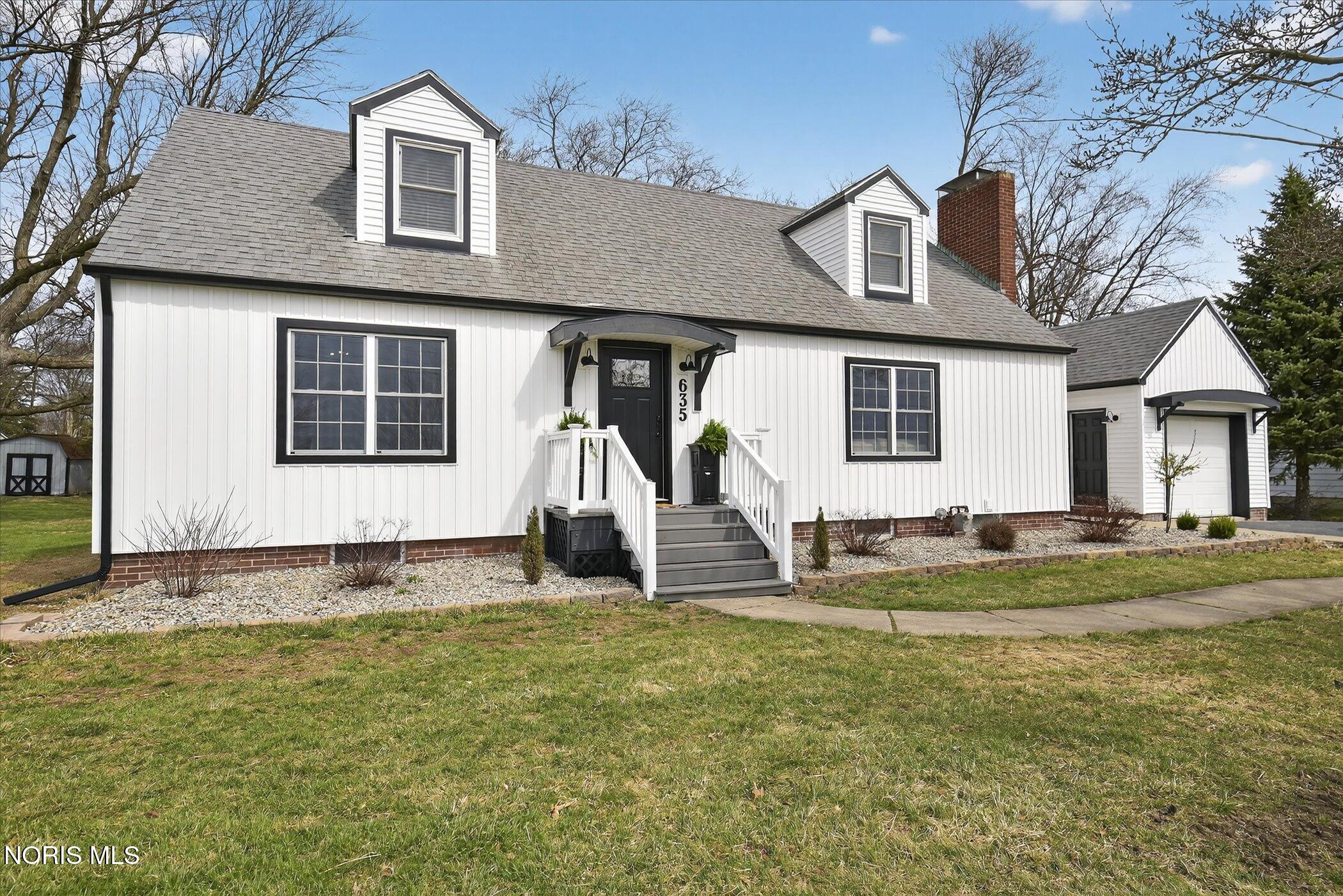 635 E Leggett Street