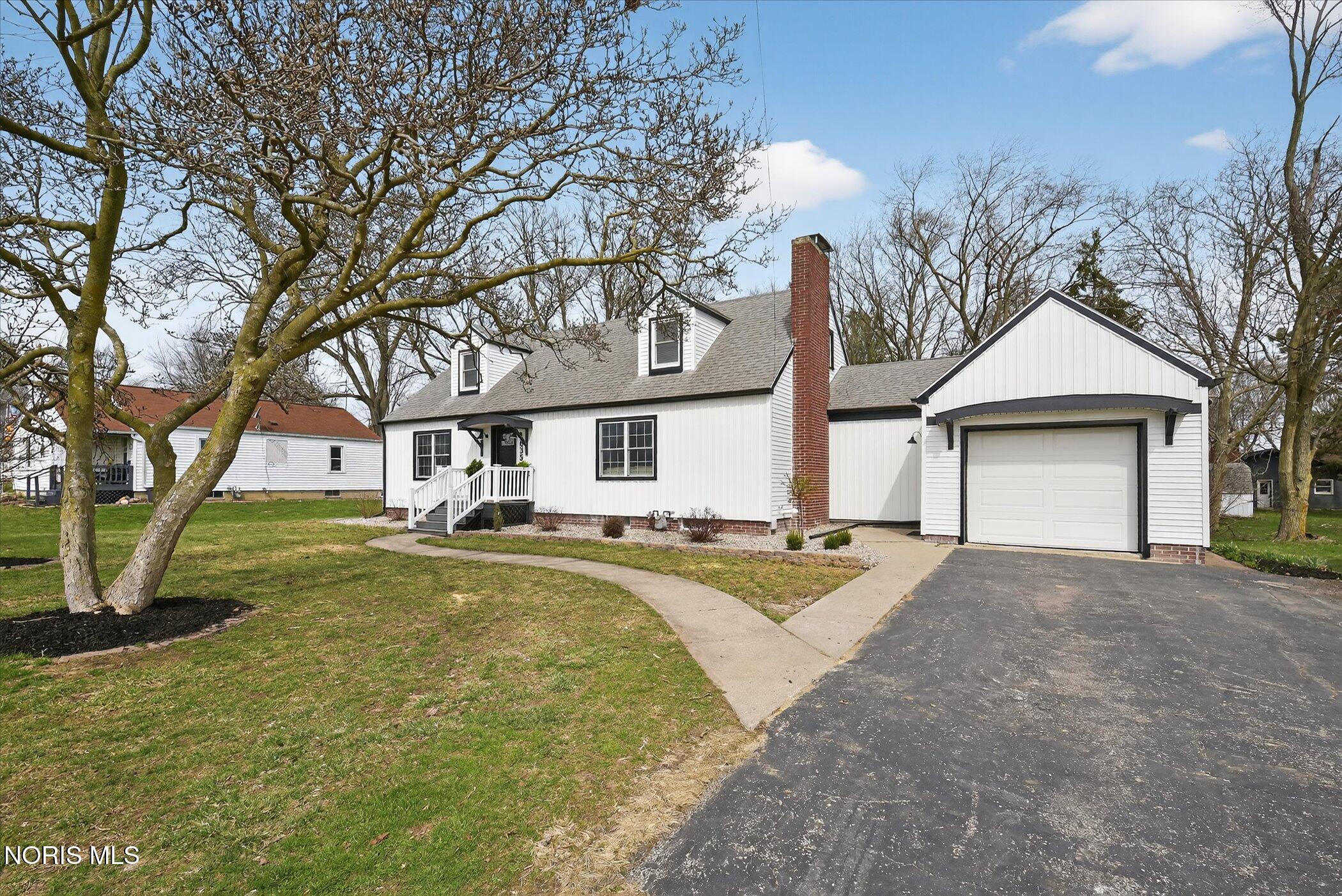 635 E Leggett Street