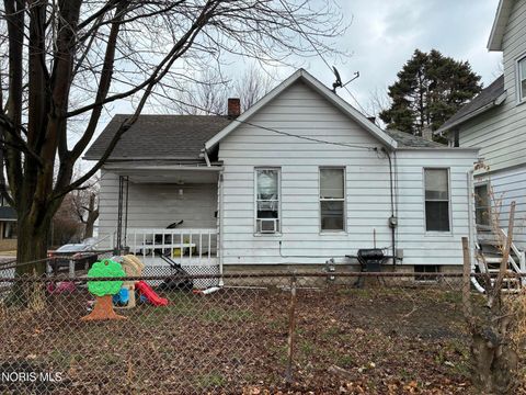 Tiny photo for 1404 Greenwood Avenue, Toledo, OH 43605 (MLS # 10004296)
